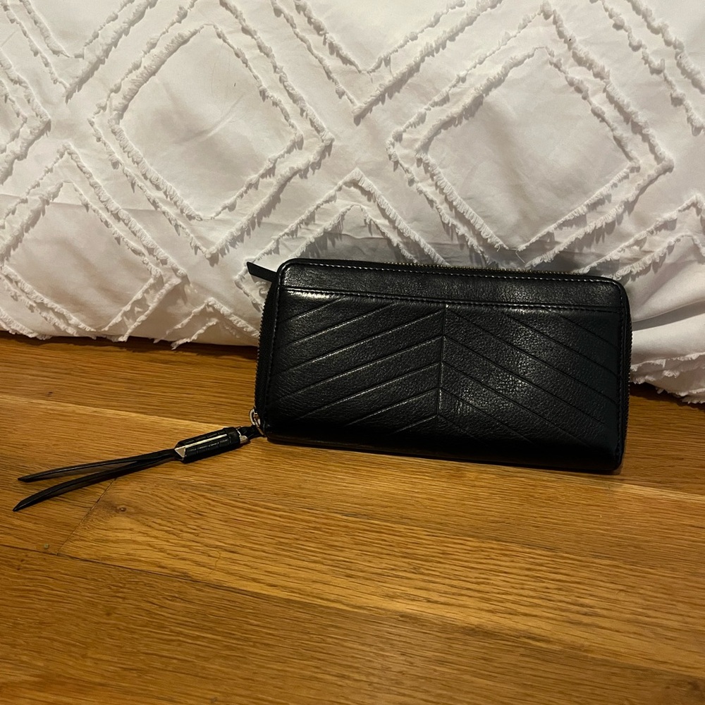 Stella and Dot Covet Black Chevron Wallet. Genuine Leather.